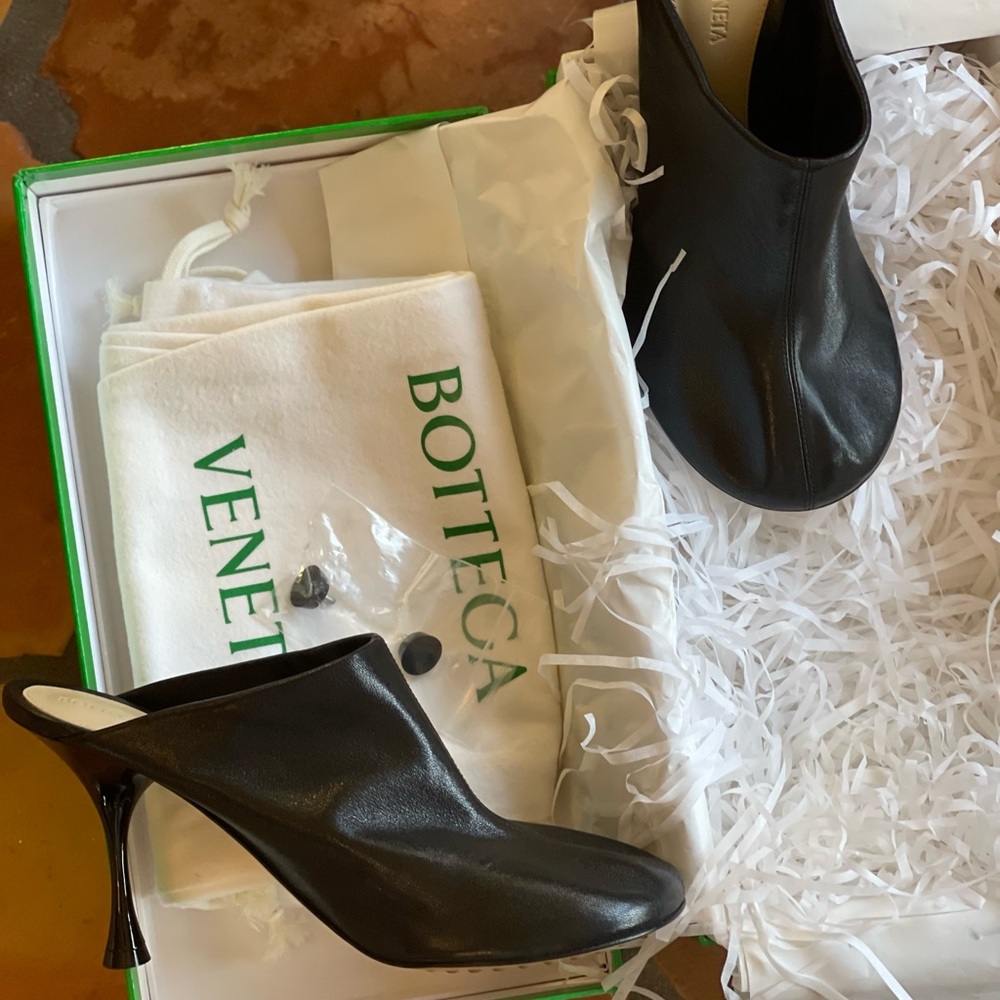 NIB Black Authentic Brand New in Box Bottega Veneta Dot Sock Mules 38
